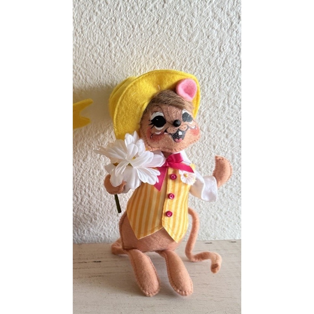 Annalee Mouse Doll 2010 Yellow Hat Flowers Posable Felt Figure 6" Easter Spring